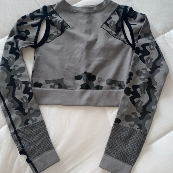 Long Sleeve Shirt - Camo Print  S Small - Yoga Dark Gray & Black - Picture 4 of 8